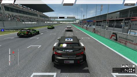 ¡Relájate y disfruta de la velocidad desenfrenada con RaceRoom Racing Experience!